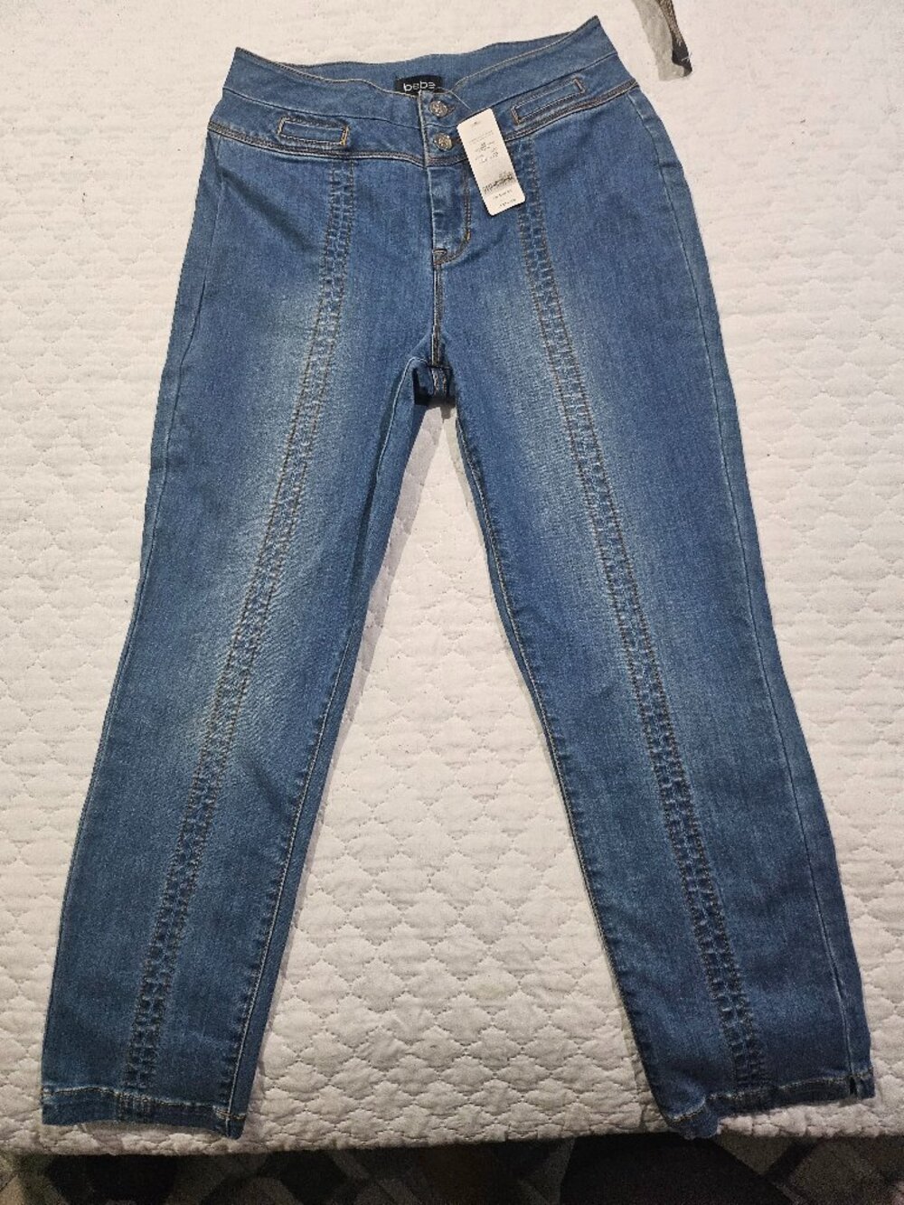 Bebe Capri length jeans has stretch big thigh friendly sz 29